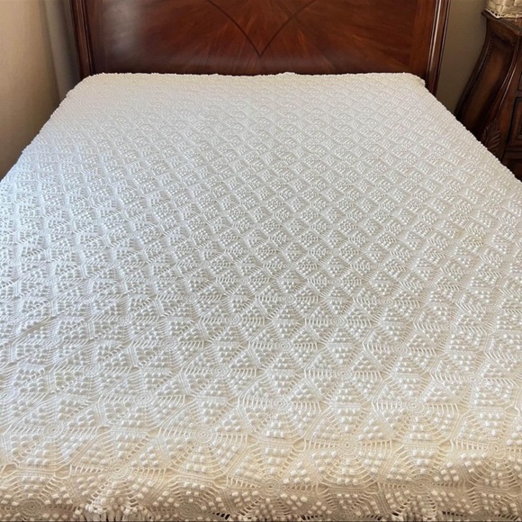 92”x88” Vintage Handmade Popcorn Crochet Bedspread - Mid-Century Modern - Cotton - Picture 3 of 8